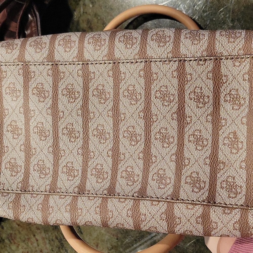 GUESS handbag - Picture 8 of 10